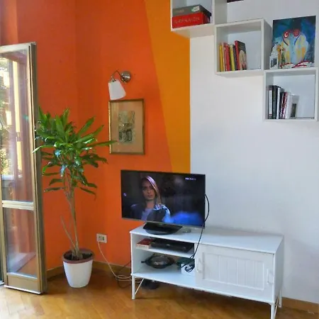 Vincent Van Vogh Apartment *