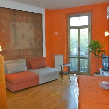 Vincent Van Vogh Apartment *