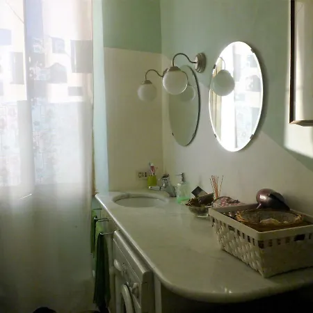 Vincent Van Vogh Apartment